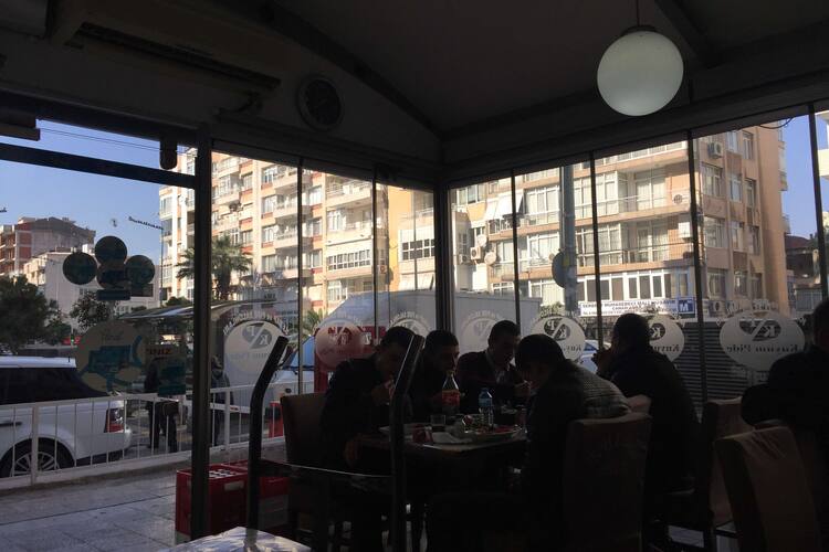 Meshur Kuyum Pide Salonu Inonu Caddesi Izmir Zomato